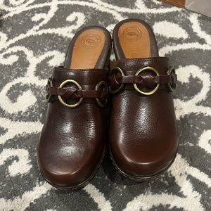 Nurture brown clogs